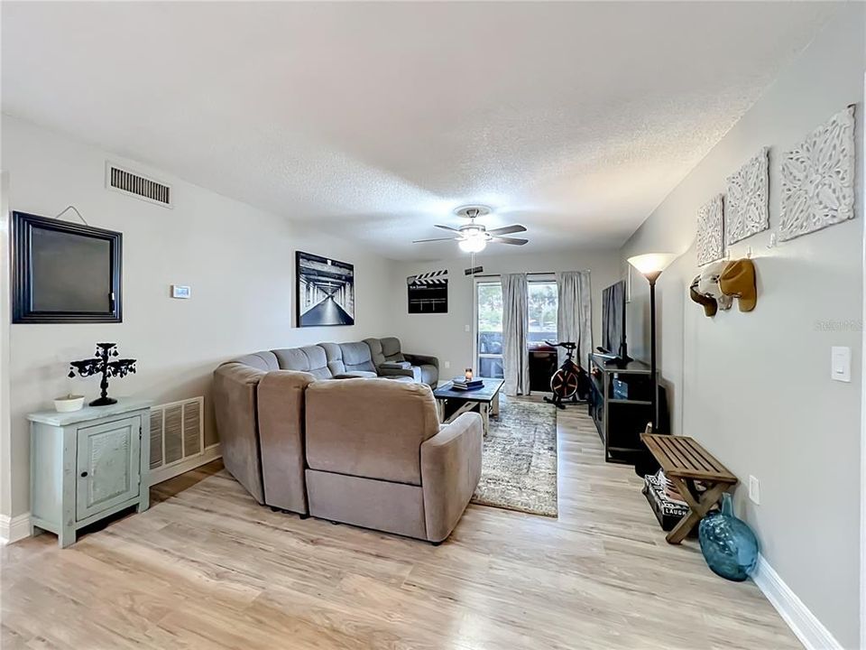 For Sale: $179,999 (3 beds, 2 baths, 1112 Square Feet)