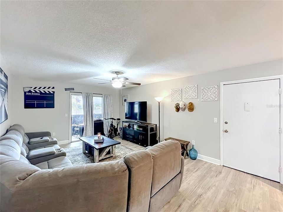 For Sale: $179,999 (3 beds, 2 baths, 1112 Square Feet)