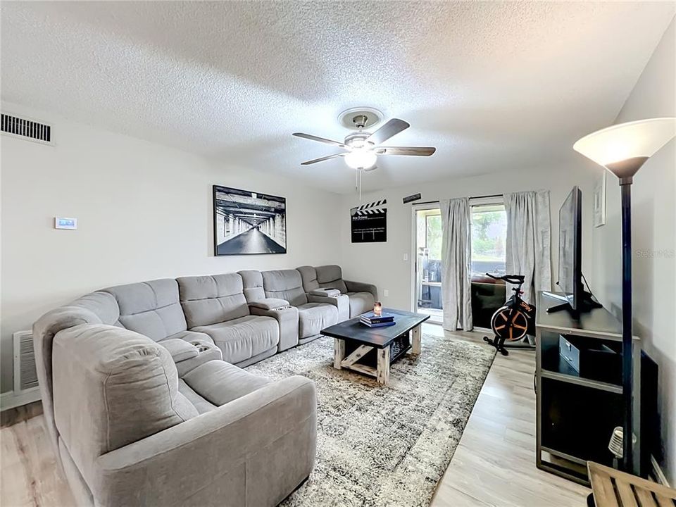 For Sale: $179,999 (3 beds, 2 baths, 1112 Square Feet)