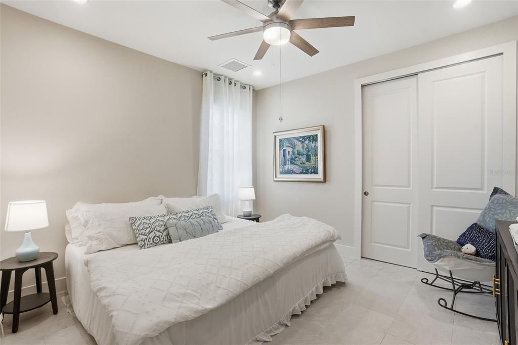 En Venta: $939,000 (4 camas, 3 baños, 3418 Pies cuadrados)