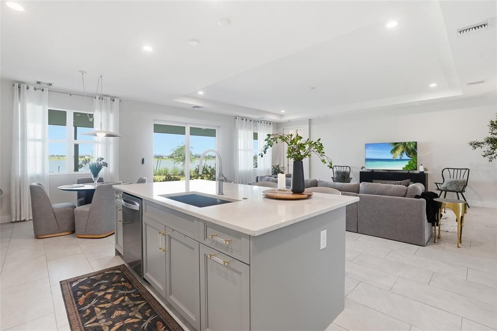 En Venta: $939,000 (4 camas, 3 baños, 3418 Pies cuadrados)