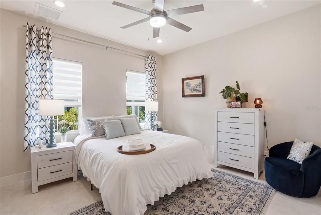 En Venta: $939,000 (4 camas, 3 baños, 3418 Pies cuadrados)