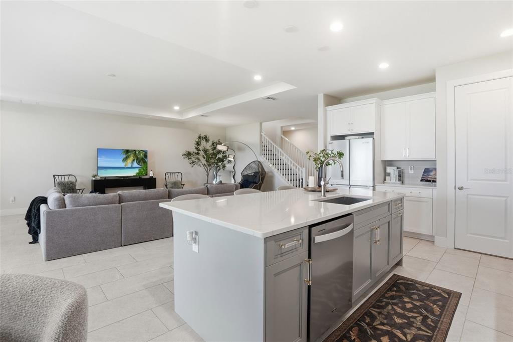 En Venta: $939,000 (4 camas, 3 baños, 3418 Pies cuadrados)