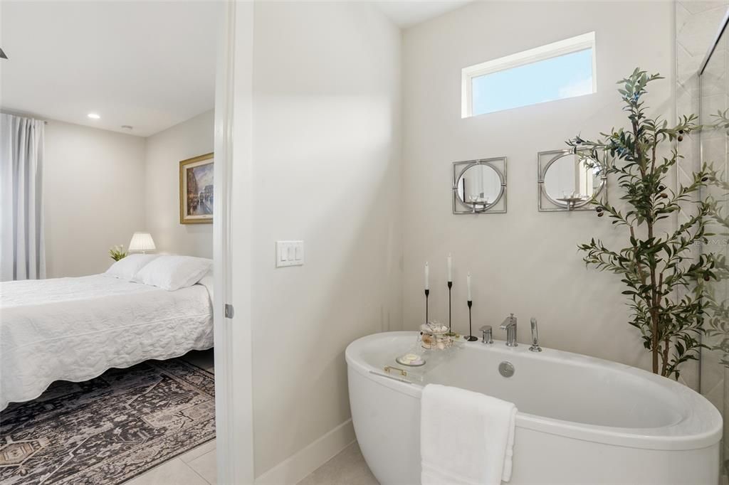 En Venta: $939,000 (4 camas, 3 baños, 3418 Pies cuadrados)