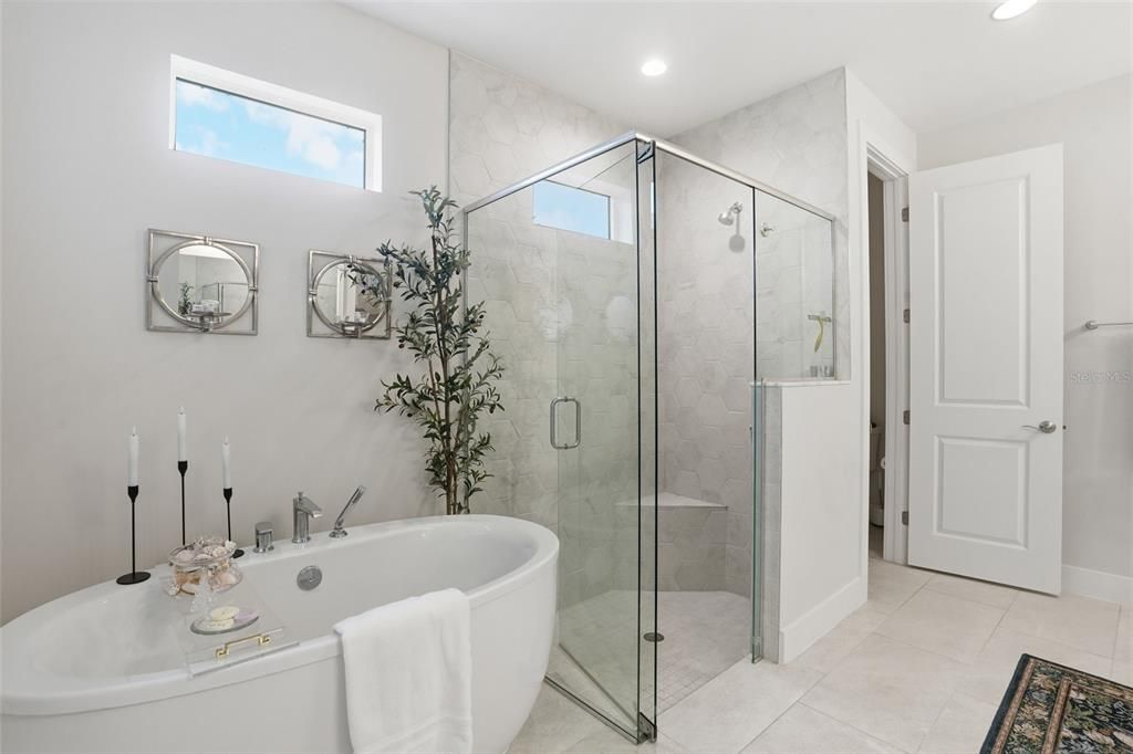 En Venta: $939,000 (4 camas, 3 baños, 3418 Pies cuadrados)
