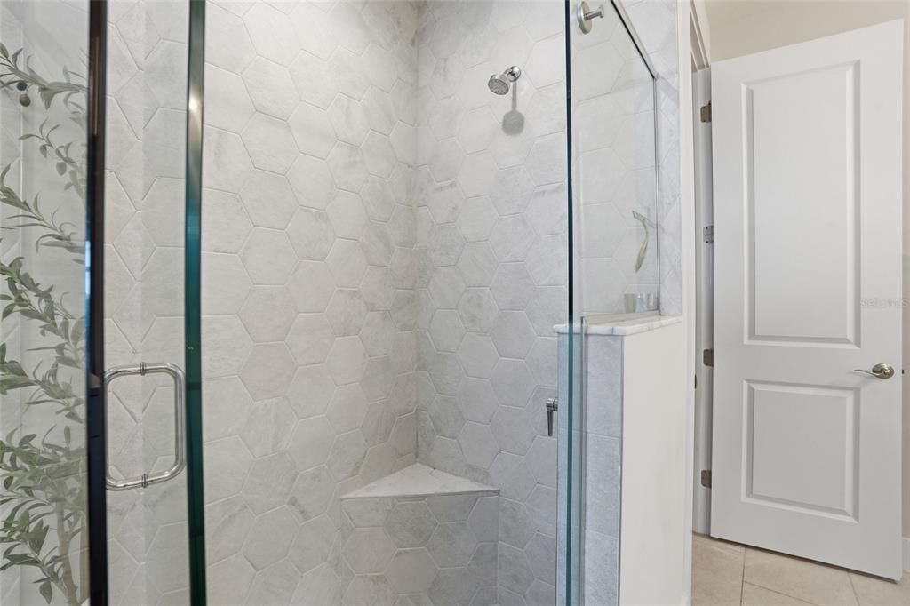 En Venta: $939,000 (4 camas, 3 baños, 3418 Pies cuadrados)