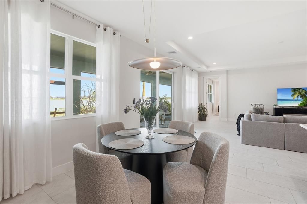 En Venta: $939,000 (4 camas, 3 baños, 3418 Pies cuadrados)