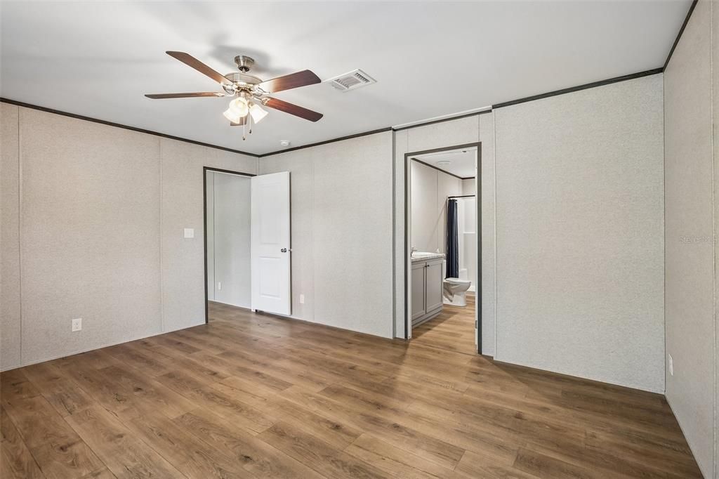 Activo con contrato: $249,900 (3 camas, 2 baños, 1493 Pies cuadrados)