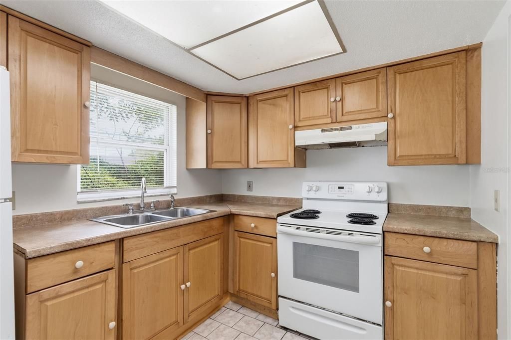 В аренду: $1,650 (2 спален, 1 ванн, 850 Квадратных фут)