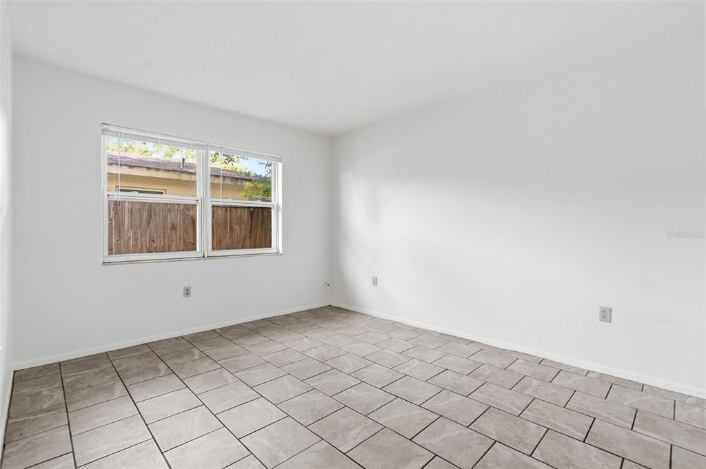 В аренду: $1,650 (2 спален, 1 ванн, 850 Квадратных фут)