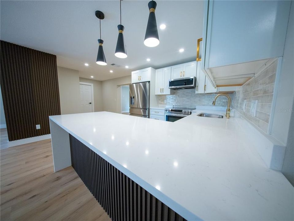 На продажу: $349,990 (5 спален, 2 ванн, 1720 Квадратных фут)