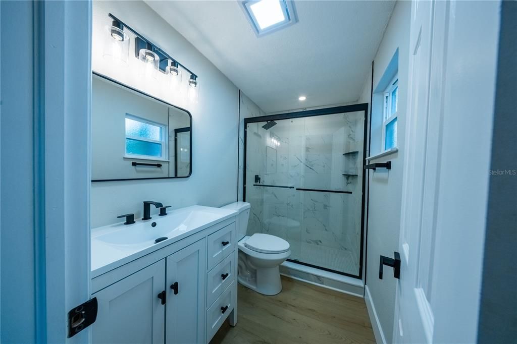 На продажу: $349,990 (5 спален, 2 ванн, 1720 Квадратных фут)