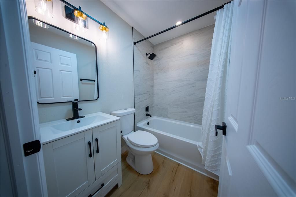 На продажу: $349,990 (5 спален, 2 ванн, 1720 Квадратных фут)