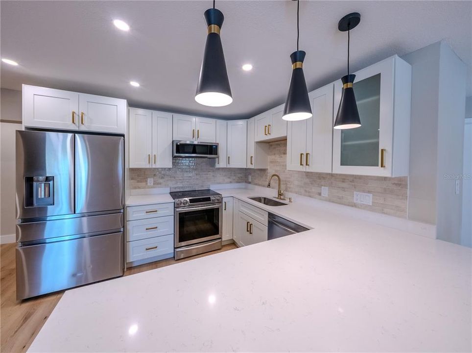 На продажу: $349,990 (5 спален, 2 ванн, 1720 Квадратных фут)
