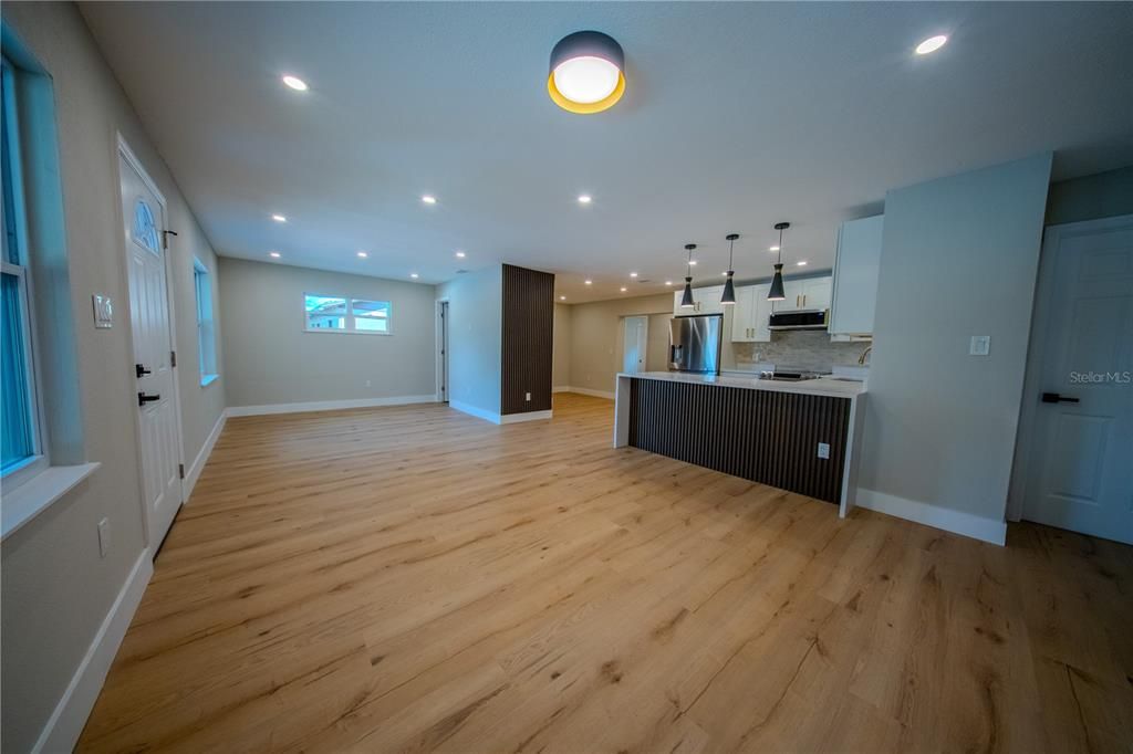 На продажу: $349,990 (5 спален, 2 ванн, 1720 Квадратных фут)