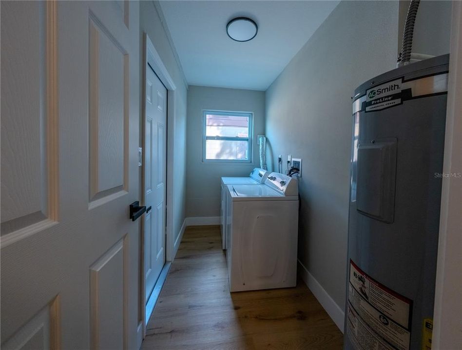 На продажу: $349,990 (5 спален, 2 ванн, 1720 Квадратных фут)
