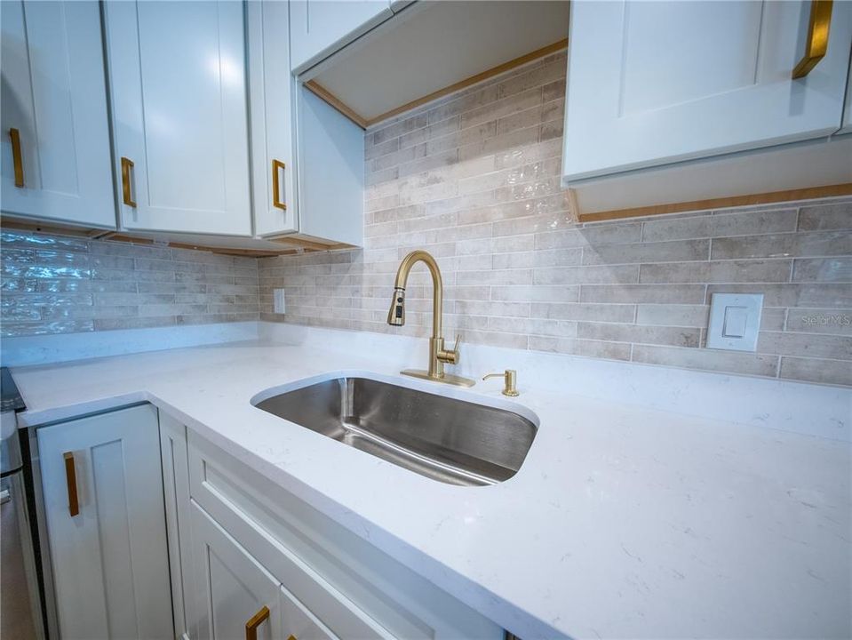 На продажу: $349,990 (5 спален, 2 ванн, 1720 Квадратных фут)