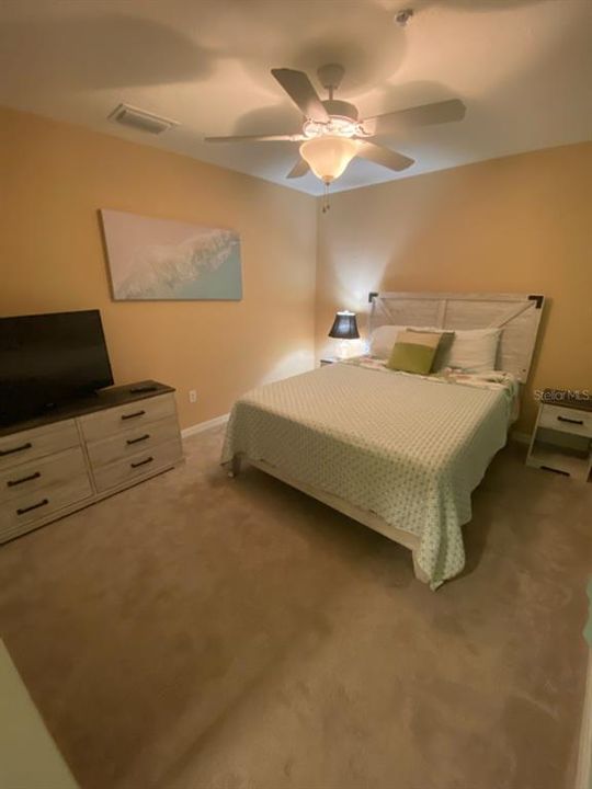 Activo con contrato: $350,000 (2 camas, 2 baños, 1336 Pies cuadrados)