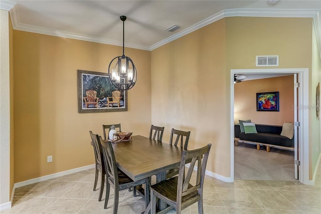 Activo con contrato: $350,000 (2 camas, 2 baños, 1336 Pies cuadrados)