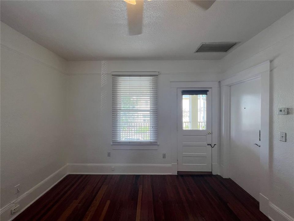 En Renta: $1,450 (1 camas, 1 baños, 700 Pies cuadrados)