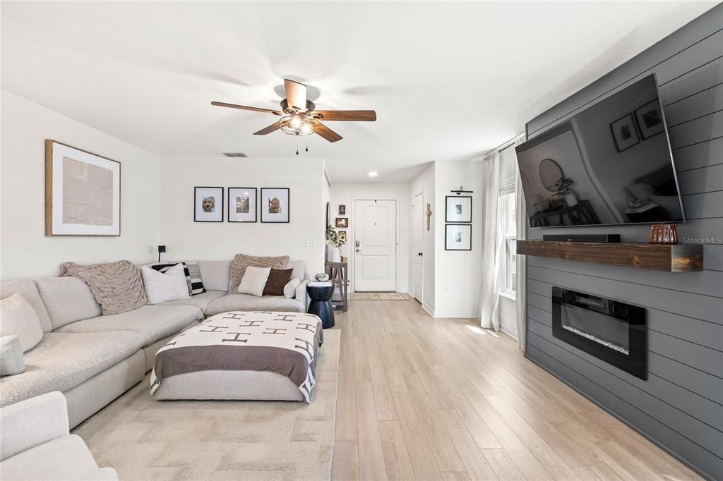En Venta: $395,900 (4 camas, 2 baños, 2170 Pies cuadrados)
