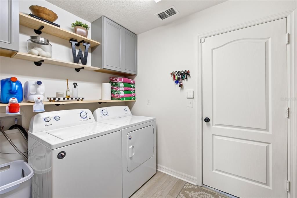En Venta: $395,900 (4 camas, 2 baños, 2170 Pies cuadrados)