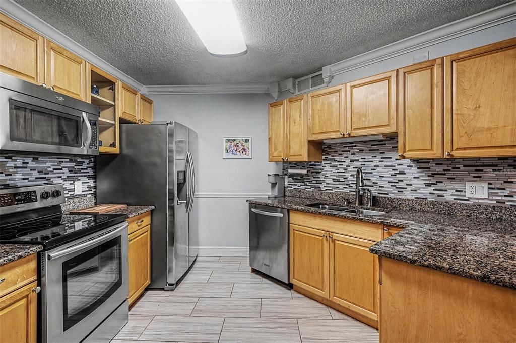 На продажу: $149,900 (1 спален, 1 ванн, 825 Квадратных фут)