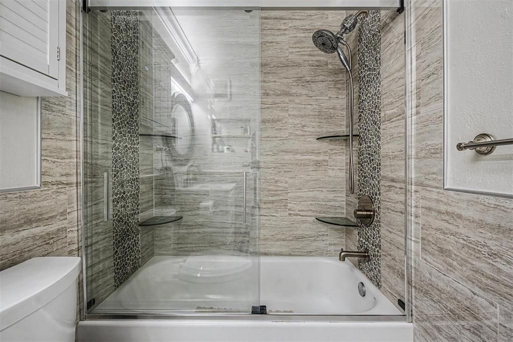 На продажу: $149,900 (1 спален, 1 ванн, 825 Квадратных фут)