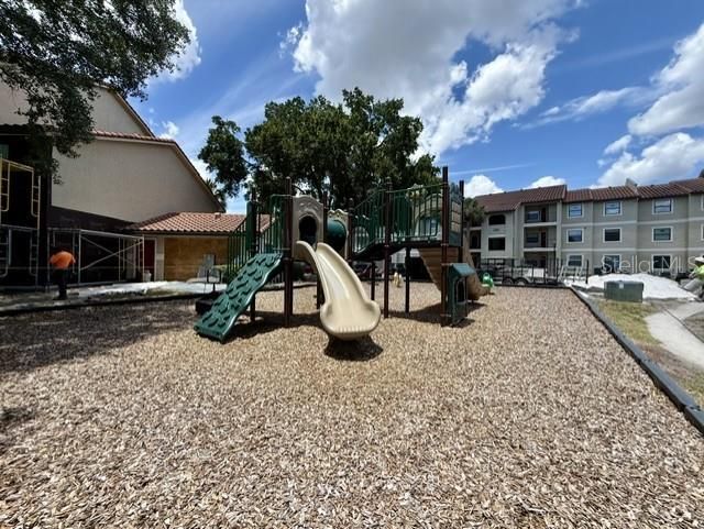 For Sale: $150,000 (1 beds, 1 baths, 661 Square Feet)