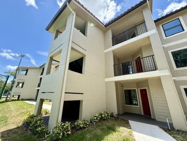 For Sale: $150,000 (1 beds, 1 baths, 661 Square Feet)