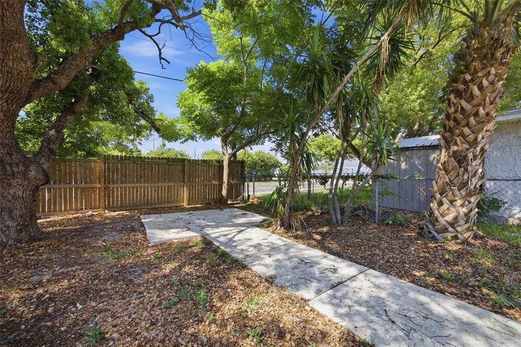 Active With Contract: $235,000 (3 beds, 2 baths, 1003 Square Feet)