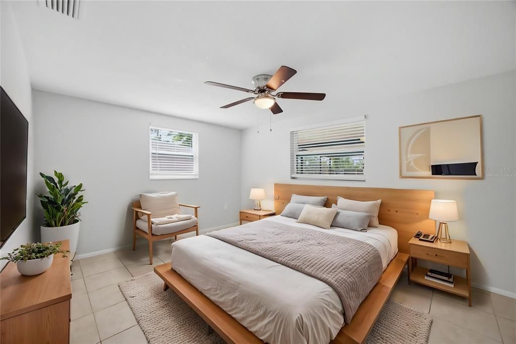 Active With Contract: $235,000 (3 beds, 2 baths, 1003 Square Feet)
