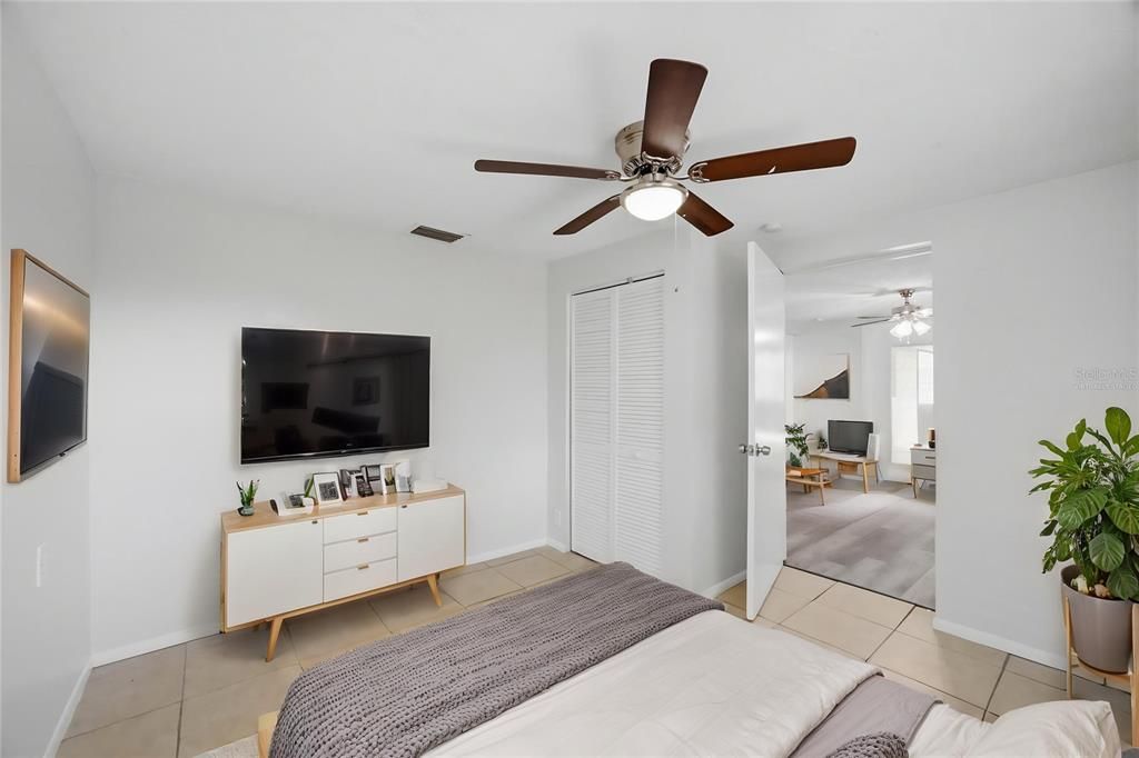 Active With Contract: $235,000 (3 beds, 2 baths, 1003 Square Feet)