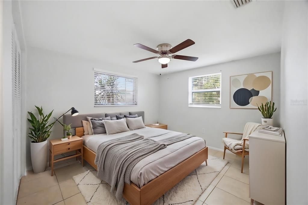 Active With Contract: $235,000 (3 beds, 2 baths, 1003 Square Feet)