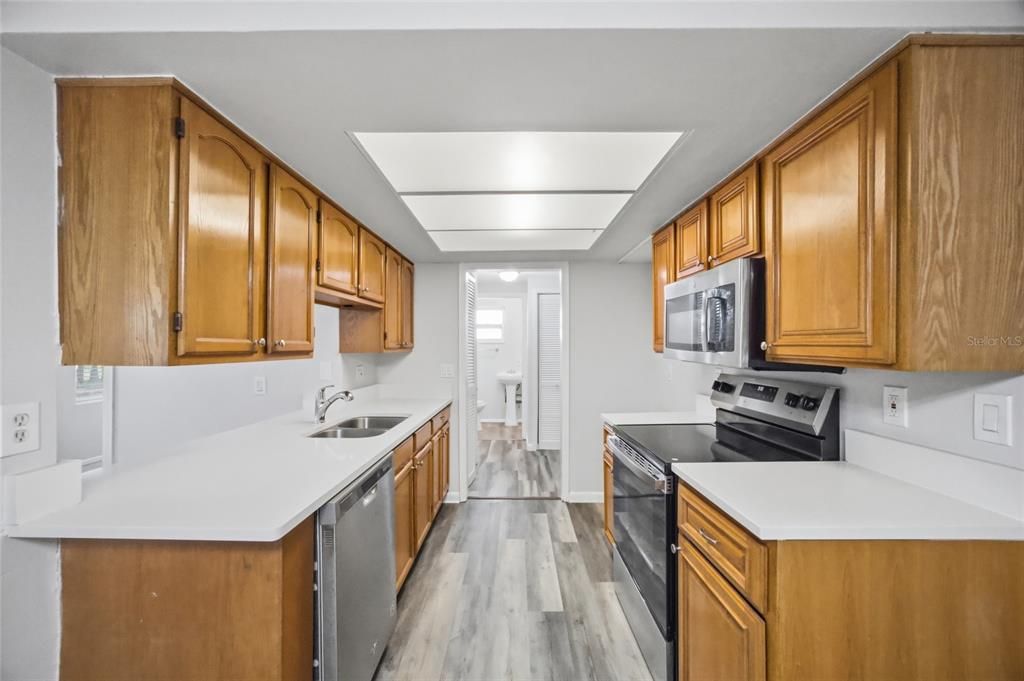 Active With Contract: $235,000 (3 beds, 2 baths, 1003 Square Feet)