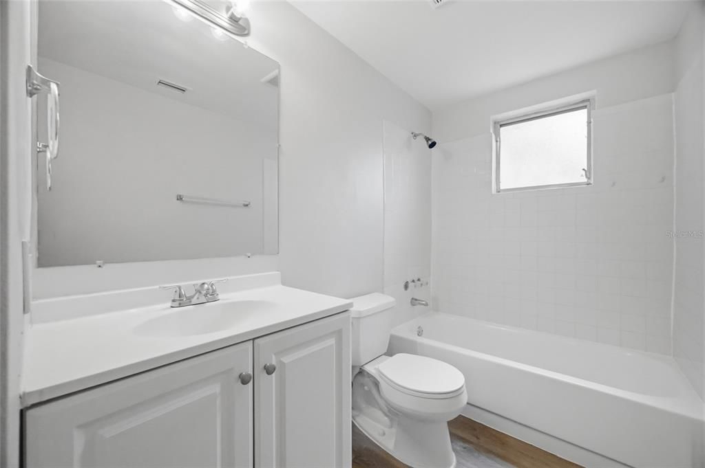 Active With Contract: $235,000 (3 beds, 2 baths, 1003 Square Feet)