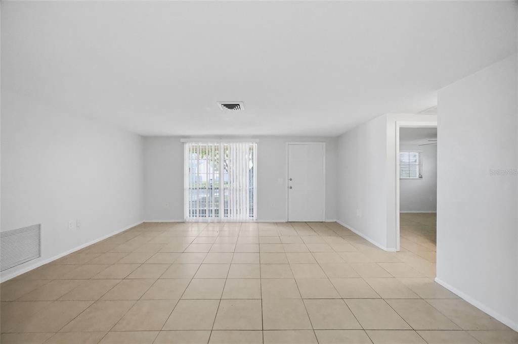 Active With Contract: $235,000 (3 beds, 2 baths, 1003 Square Feet)