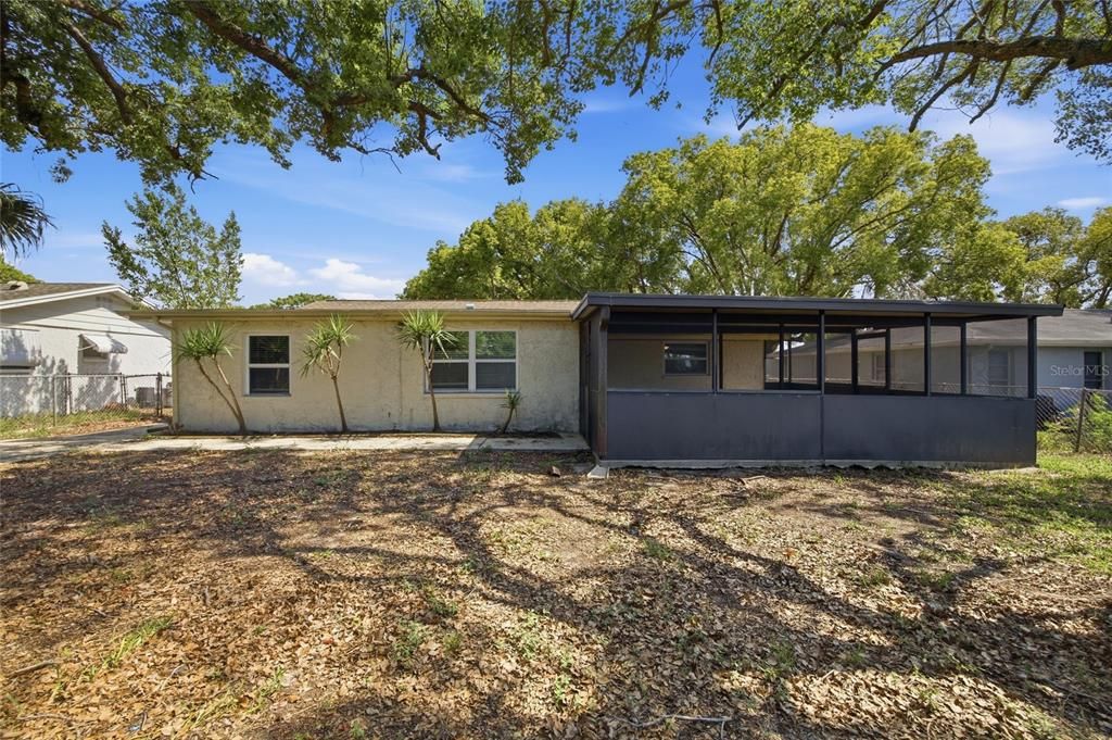 Active With Contract: $235,000 (3 beds, 2 baths, 1003 Square Feet)
