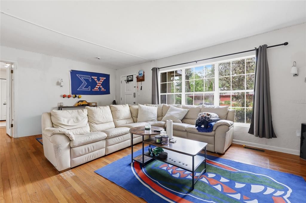 Active With Contract: $425,000 (4 beds, 3 baths, 1927 Square Feet)