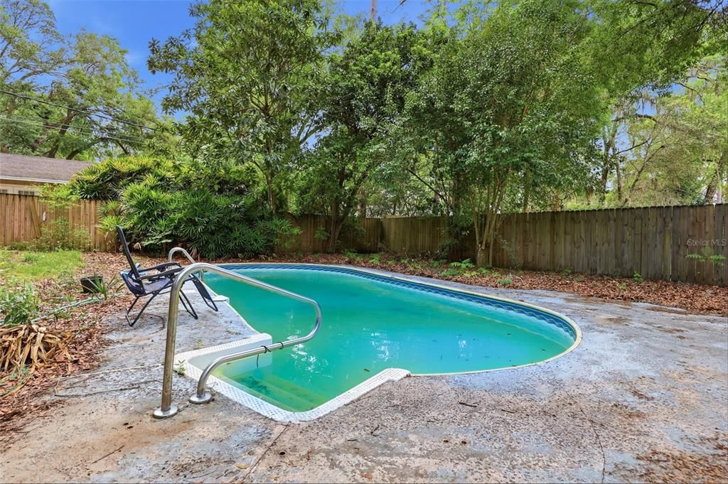 Active With Contract: $425,000 (4 beds, 3 baths, 1927 Square Feet)