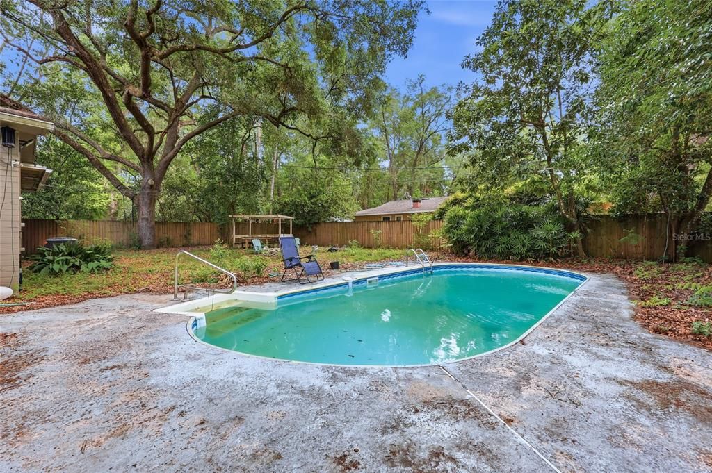 Active With Contract: $425,000 (4 beds, 3 baths, 1927 Square Feet)