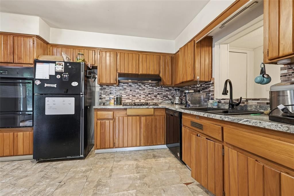 Active With Contract: $425,000 (4 beds, 3 baths, 1927 Square Feet)