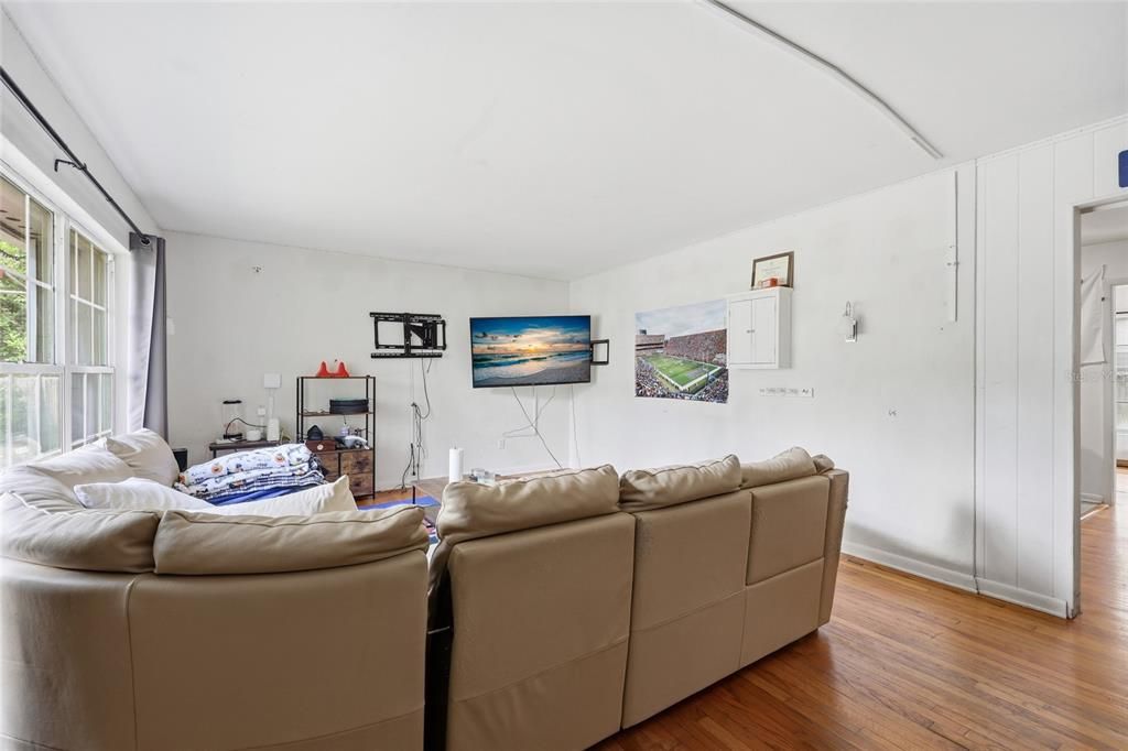 Active With Contract: $425,000 (4 beds, 3 baths, 1927 Square Feet)