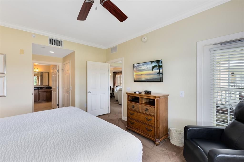 For Sale: $389,000 (3 beds, 3 baths, 1686 Square Feet)