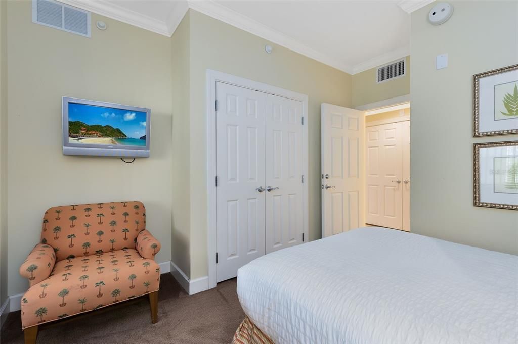 For Sale: $389,000 (3 beds, 3 baths, 1686 Square Feet)