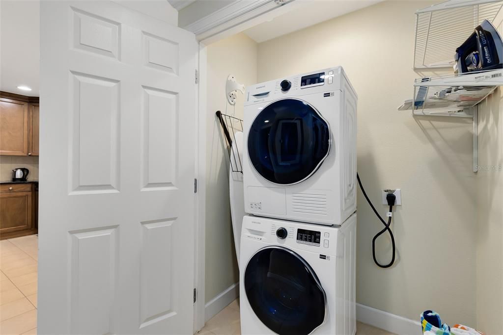 For Sale: $389,000 (3 beds, 3 baths, 1686 Square Feet)