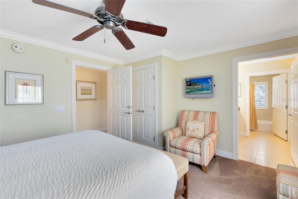 For Sale: $389,000 (3 beds, 3 baths, 1686 Square Feet)