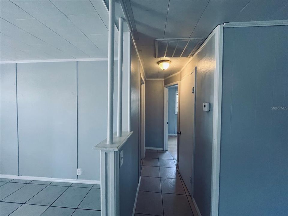 For Rent: $1,700 (3 beds, 1 baths, 964 Square Feet)