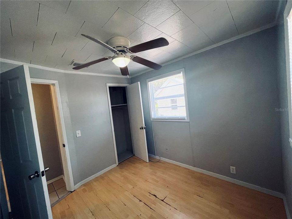 For Rent: $1,700 (3 beds, 1 baths, 964 Square Feet)