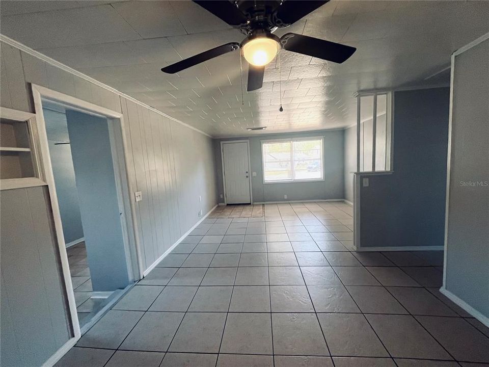 For Rent: $1,700 (3 beds, 1 baths, 964 Square Feet)